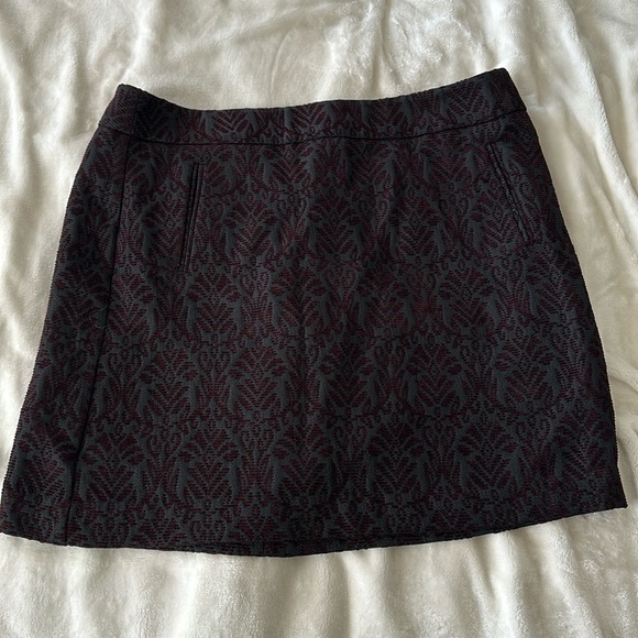 LOFT MINI EMBROIDERED DETAIL SKIRT SIZE 12 - Picture 1 of 3